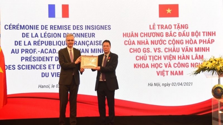 Vietnamese professor awarded France’s Legion of Honor